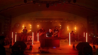 موزیک ویدئو به همین زودی ( سیروان خسروی _ اجرای زنده )