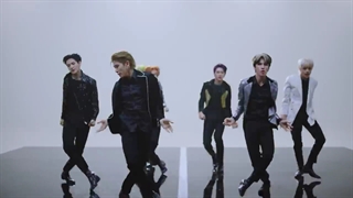 موزیک ویدیو (who) از گروه ترندز (TRENDS)