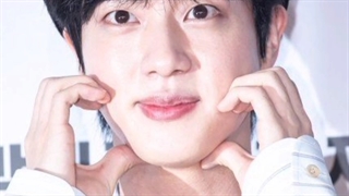 عکس های منتشر شده از Kim Seokjin در فرش قرمز اکران فیلم Emergency declaration