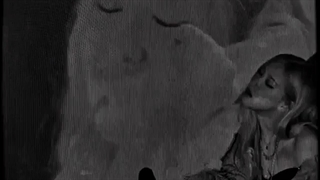 حس میکنم داره از گلوم بالا میاد ...