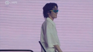 اجرای اهنگ  Just Dance از جیهوپ درLollapalooza