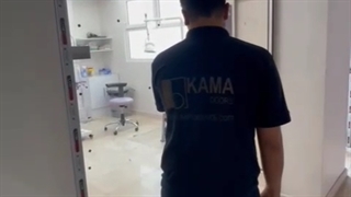 نصب درب پارتیشن شیشه ای با قفل فرودگاهی توسط کامادر