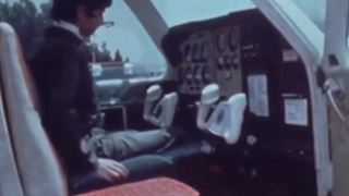 اولین پروازهای سولو ی رضا پهلوی شاهزاده و ولیعهد سابق ایران در نوجوانی