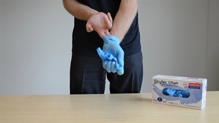 آموزش دست کردن دستکش لاتکس