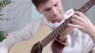 گیتار نوازی *_* خیلی قشنگه پیشنهاد میکنم ببینید