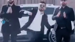 من حس کردم الان شلوارش جر میخوره......