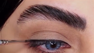 آموزش کشیدن خط چشم برای پلک های پف دار
