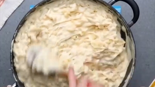 یک بشقاب پاستا لذیذ و خوشمزه