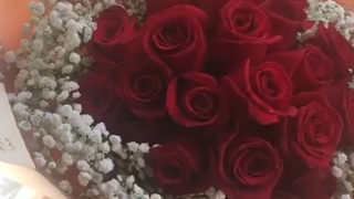 خرید دسته گل رز قرمز و عروس