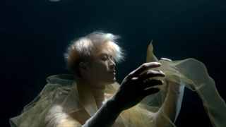 موزیک ویدئو Blue جکسون + زیرنویس فارسی آنلاین