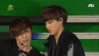 اجرای کاور آهنگ We are the Future از گروه H.O.T توسط اکسو در جشنواره 2013 Golden Disk