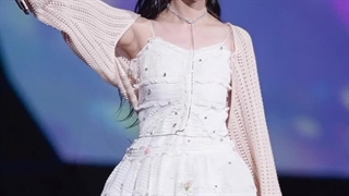 عکس های منتشر شده از آیو از کنسرت دیروز(کپشن)♡