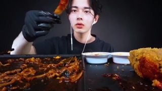 یجوری اعصابم داغونه ک فقط باید بخوابم تا پاچه نگیرم....