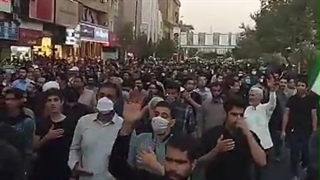 14010631: راهپیمایی مردم مشهد در اعتراض به حرمت شکنیهای اخیر