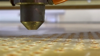 ساخت تابلو پلکسی طلایی پانچ