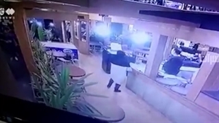 نمونه ای از وحشی‌گری اوباش اجیر شده در تخریب اموال عمومی