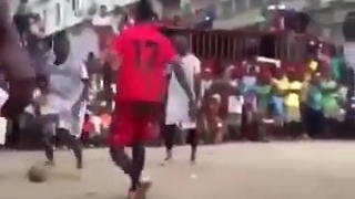 شرتش رو جلو مردم کشید پایین