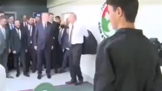 وزنه برداری علی اف با کت و شلوار