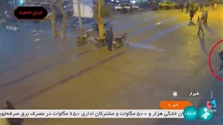 تصاویری از ورود مهاجم تروریست به حرم شاهچراغ