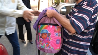 پخش کیف و لوازم تحریر برای کودکان آسیب دیده اجتماعی