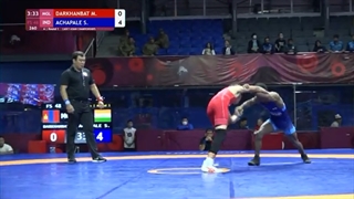 Round 1 FS - 48 kg: M. DARKHANBAT (MGL) v. S. ACHAPALE (IND)