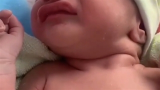 تولد نوزاد پسر در بیمارستان نیکان