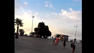 من و حمیده به سمت دریا در باتومی