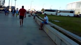 مجتبی کنار برج الفبا در باتومی