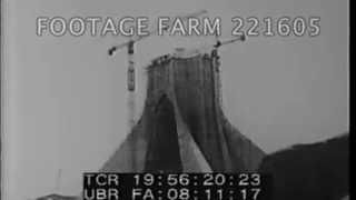 ایران و تاجگذاری، فیلمی از پیتر ویتل درباره اوضاع ایران در زمان محمدرضا شاه پهلوی و تاجگذاری، زبان اصلی