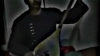 دوتار( دمبوره ) فوق العاده می نوازد 