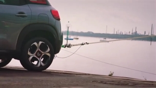 کشیدن کشتی توسط سیتروئن c3