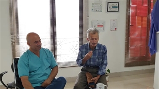 مصاحبه با مراجعه کننده بعد از مداوا توسط حکیم سید علی طاهری