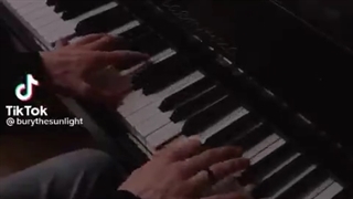 و او یک پیانیست قهار بود