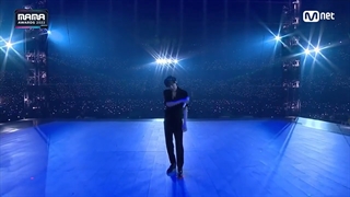 اجرای جیهوپ(BTS) در مراسم ماما 2022 آهنگ MOREو ARSON