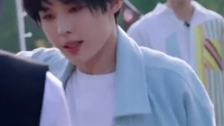 از دخترا چیزی نمیزارم دیگه ಠ︵ಠ⁩هرچی اجرا گذاشته بودم حذف شده (برا درخواستاتون گفتم که بدونین)