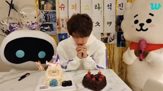 وقتی شمع کیک تولد جین خاموش نمیشه