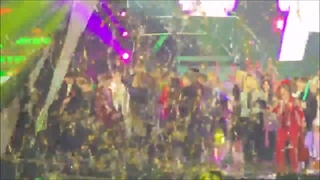 فن کم Exo در اجرا آهنگ Amor Fati