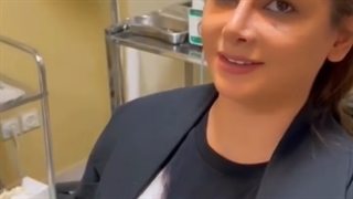 دختری که از  نتیجه عمل بینی خود به وجد آمده بود