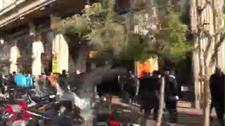 تصویری از بازداشت دلالان دلار توسط پلیس