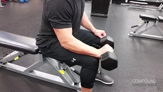 ساعد دمبل تک دست برعکس روی میز