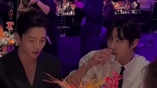 پارتی از مصاحبه هیوسوپ برای درامای * زمانی‌به‌نام‌تو * درباره روون… (کپشن)