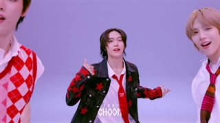 اجرای آهنگ get a guitar از RIIZE در studio choom