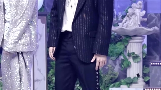 فنکم دی او برای اجرای cream soda در ام کانت داون