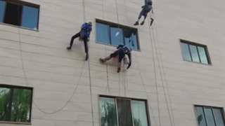 پیچ و رولپلاک نما (با طناب)(بدون داربست) ☎️ ۰۹۱۲۸۳۱۶۶۲۰