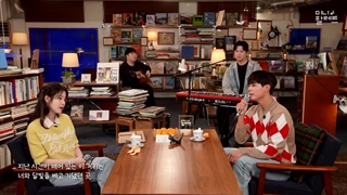 اجرای آهنگهای Midnight walk(OST) و Knees در مینی پالت آیو