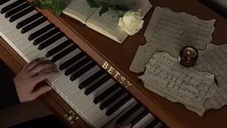 هپی  سالگرد  بودن تو نماشا:) (با تاخیر)