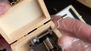 جعبه موزیکال طرح کاست چوبی - ویدیو