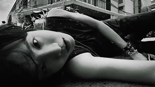 ( " موزیک ویدیو Killin’ It Girl از جیهوپ با همکاری گلوریلا " )